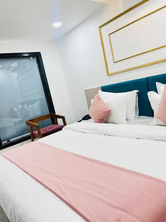 Hotel The Vital Surat Eksteriør bilde
